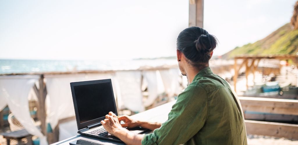15 Pros and Cons of Building Your Own Online Business - Goats On The Road