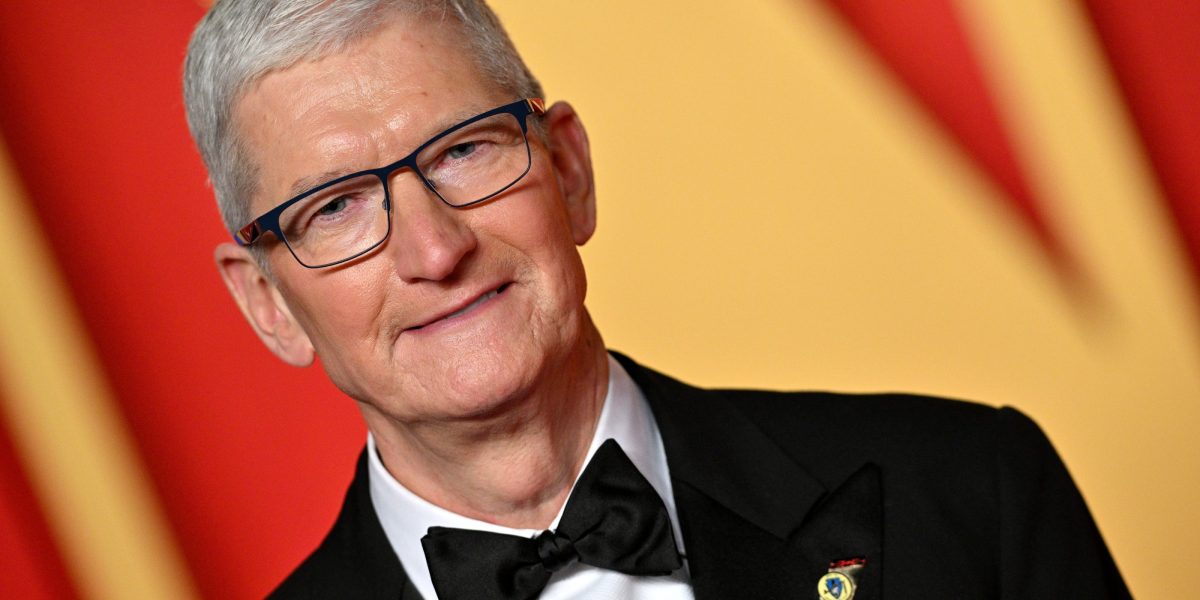 Apple iPad ad obliterates the tools of human creativity with a hydraulic press to hype its ‘thinnest product yet.’ Offended consumers reversed the ad to make it a less ‘horrific corporate nightmare'