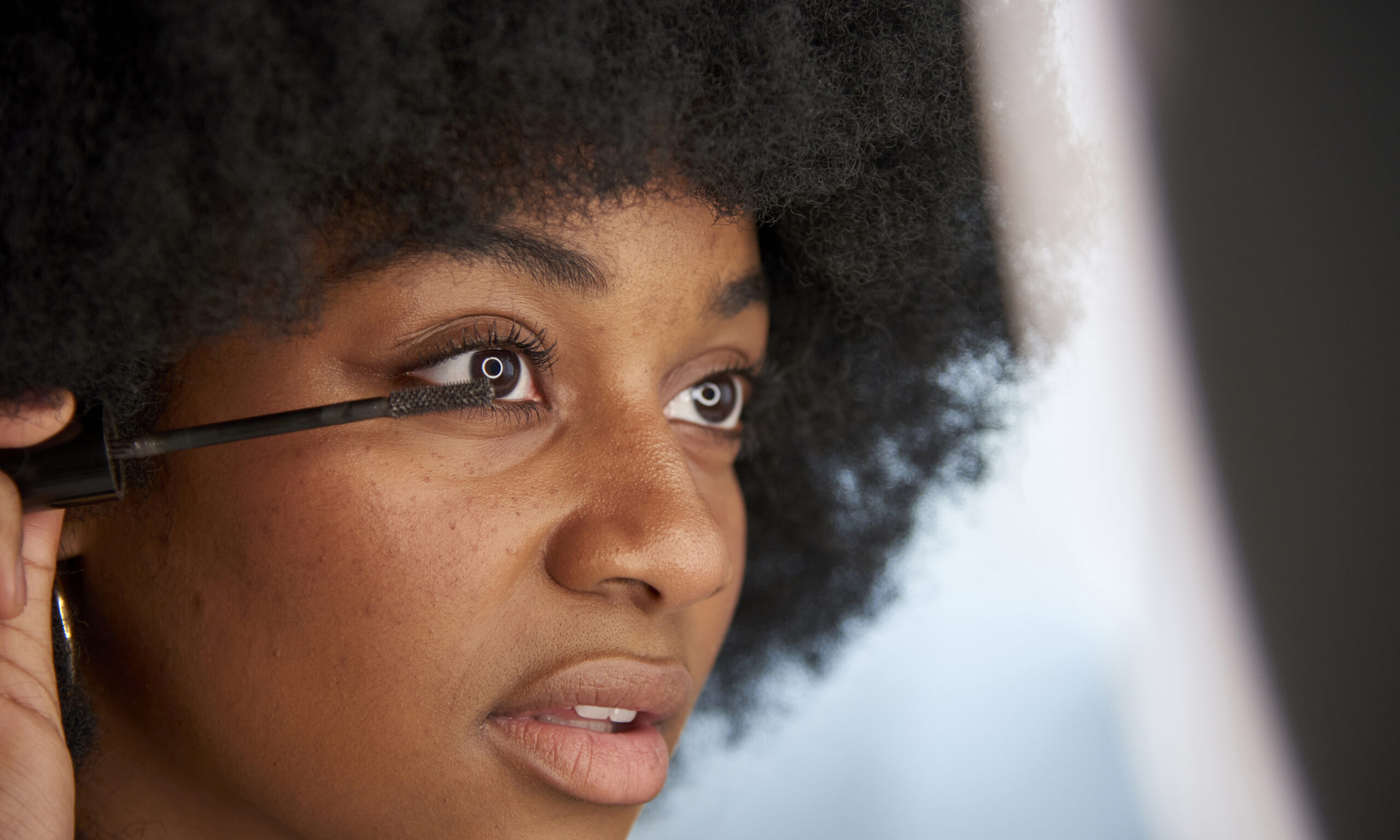 The Best Eye-Safe Makeup for Allergy Season, According to Experts