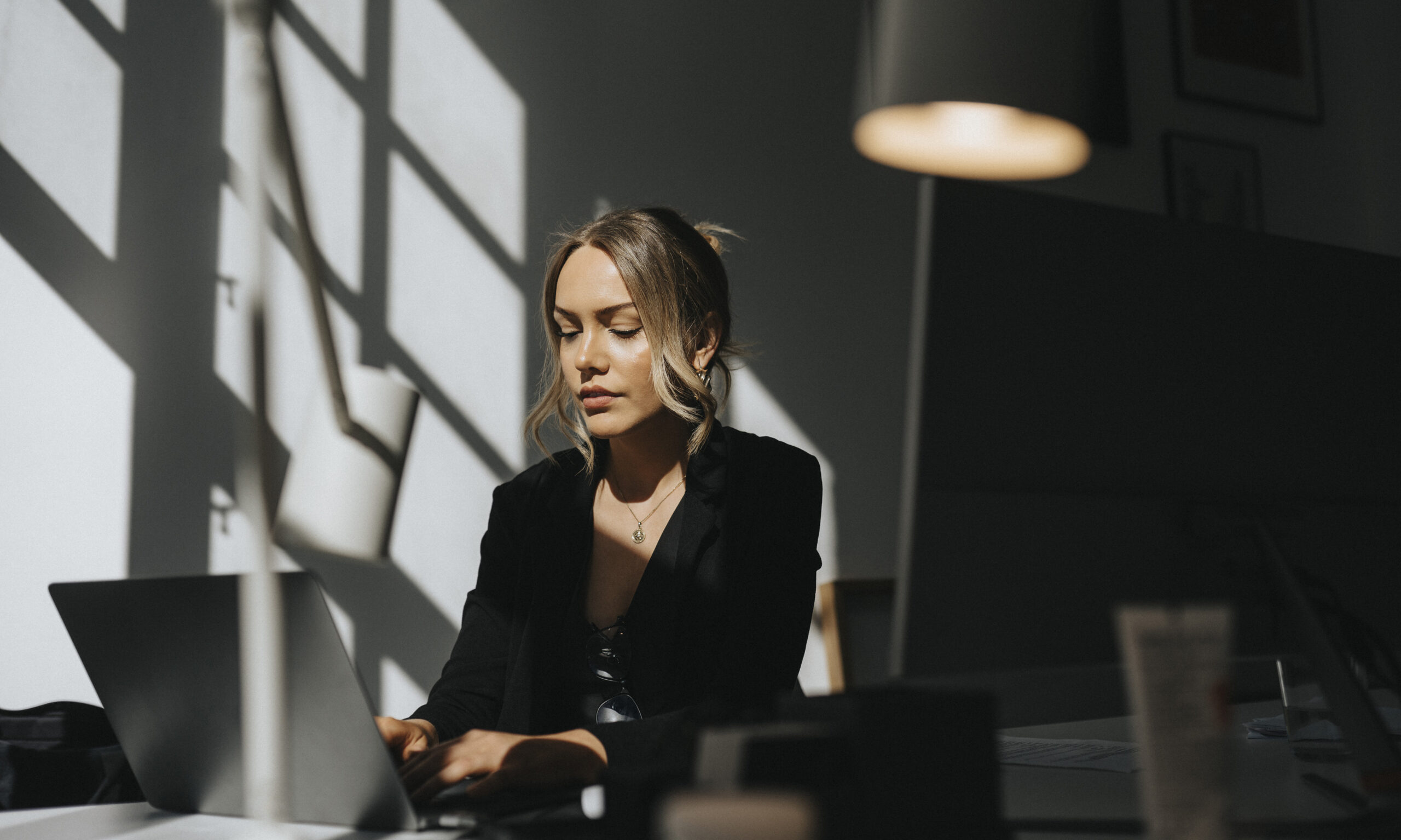 This Woman's Viral Story Has Us Asking: Do You Need Makeup at Work?