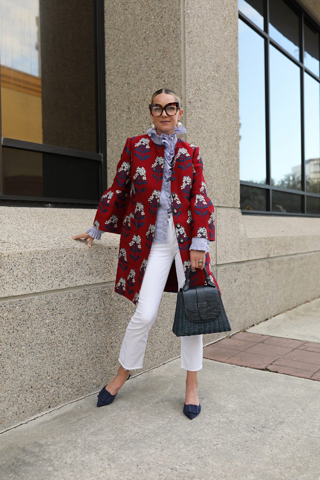 White Pants Outfit: How to Create a Classic Summer Look