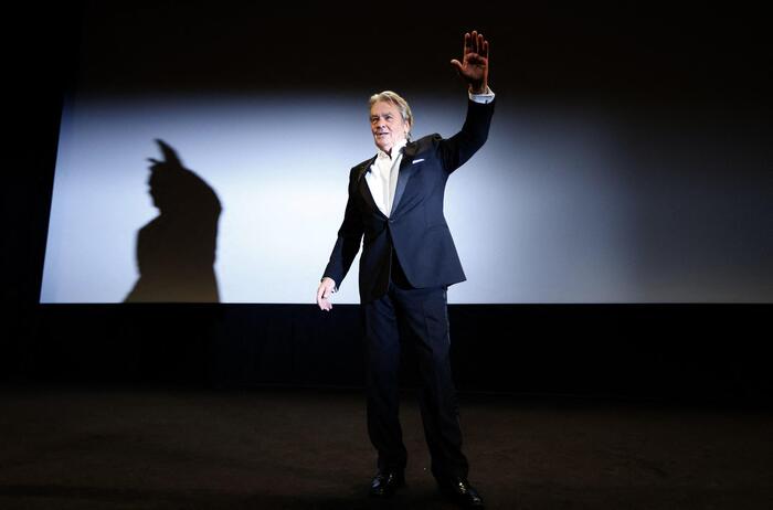 Alain Delon, ci lascia l'indimenticabile re del cinema francese - Notizie - Ansa.it