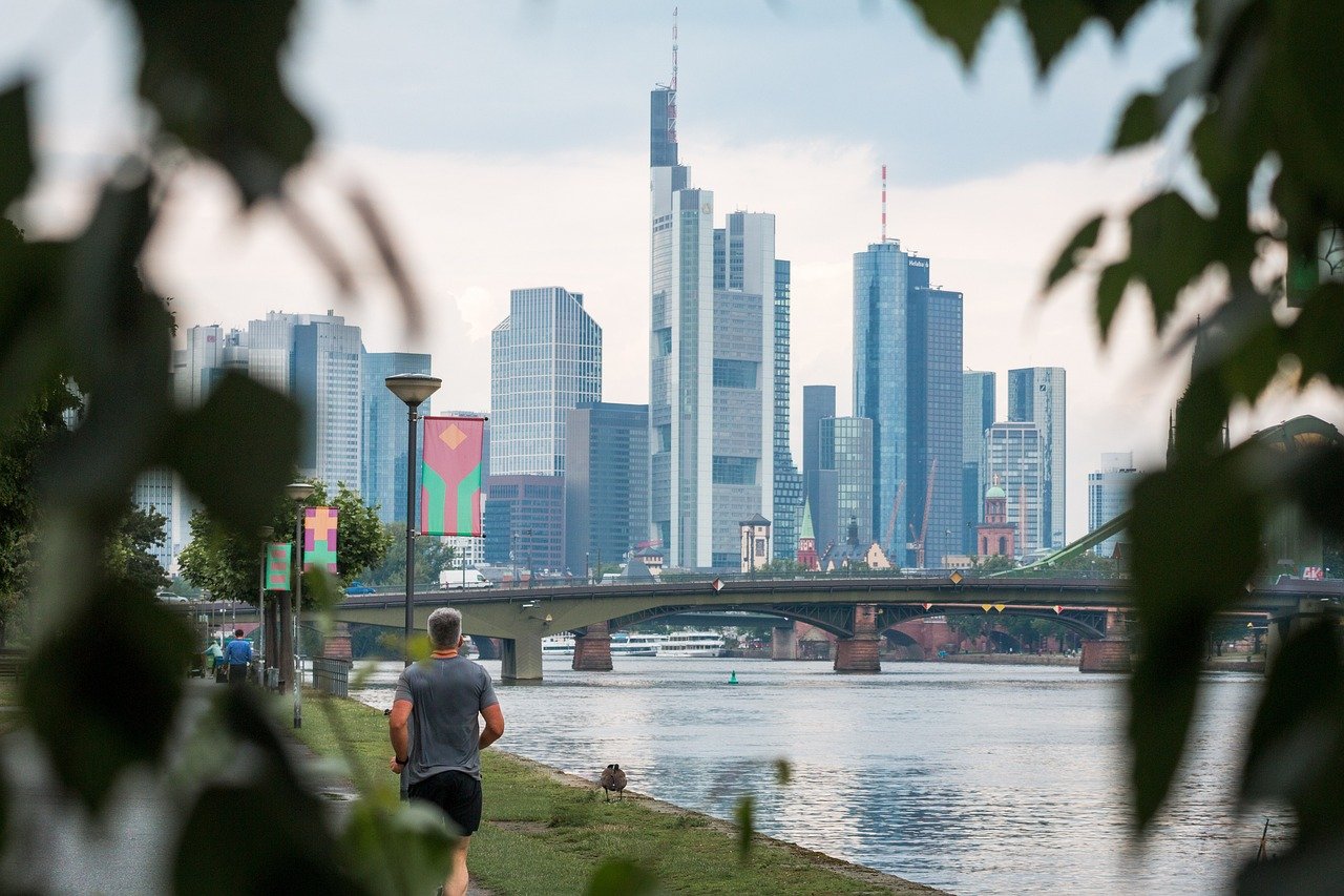 Frankfurt Walking Tour: Must-See Sights in Two Hours - Travel Dudes