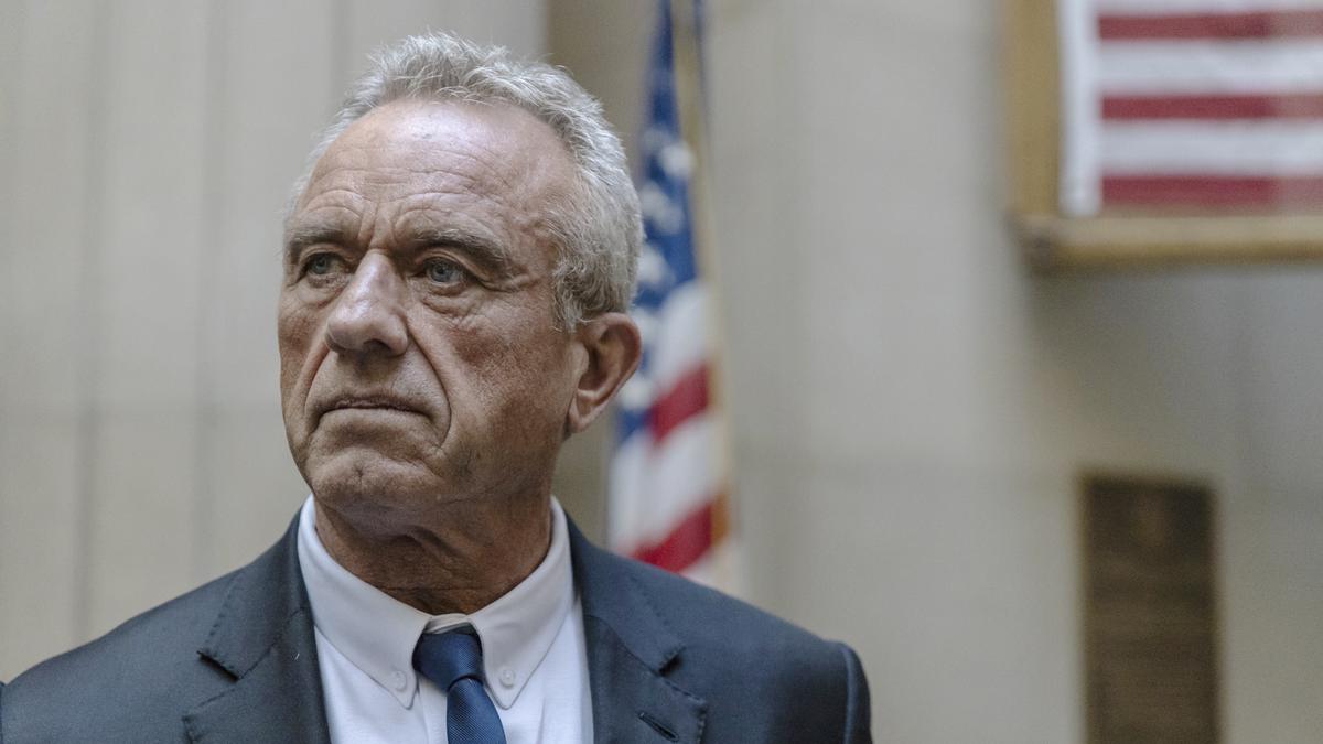 Robert F. Kennedy Jr. suspends U.S. presidential campaign, endorses Trump