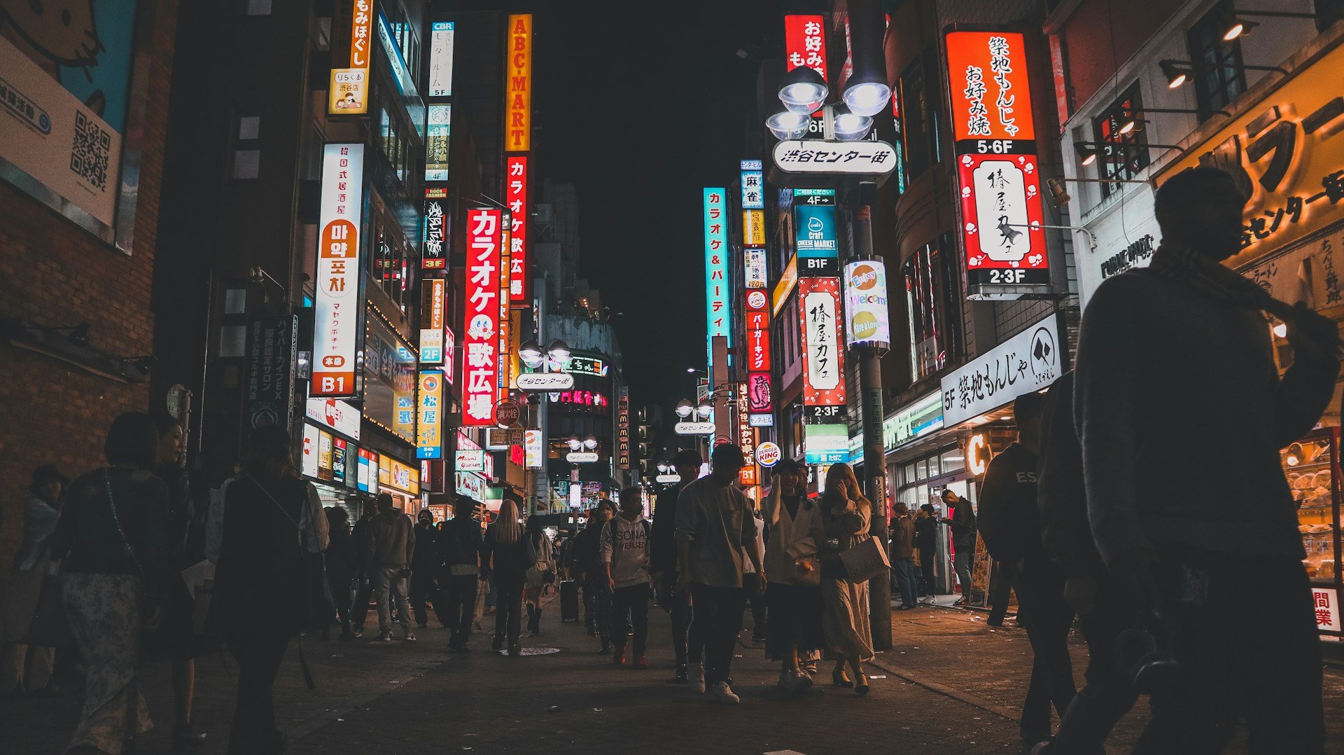 A Guide to Nightlife in Shibuya and Shinjuku, Tokyo - Travel Dudes