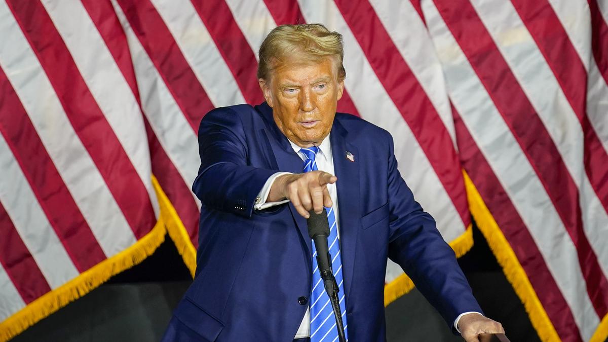 Prosecutors lay out new evidence in Trump election case, accuse him of having ’resorted to crimes’