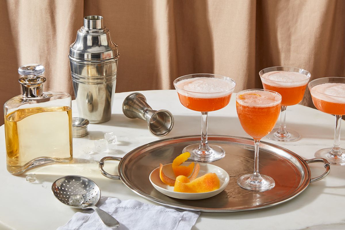 How To Throw an Impressive (But Low-Lift) Dinner Party, According To The Coolest People We Know