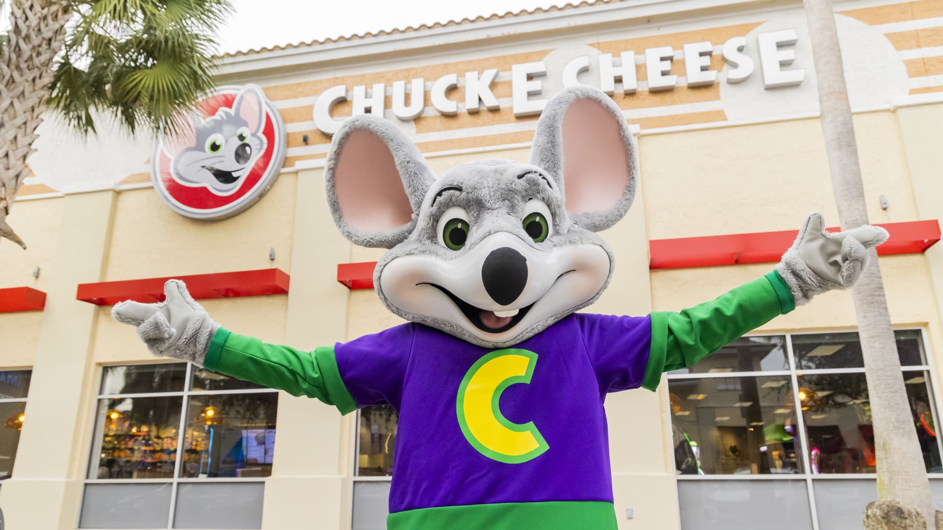Chuck E. Cheese makes a comeback, with trampolines and a subscription program