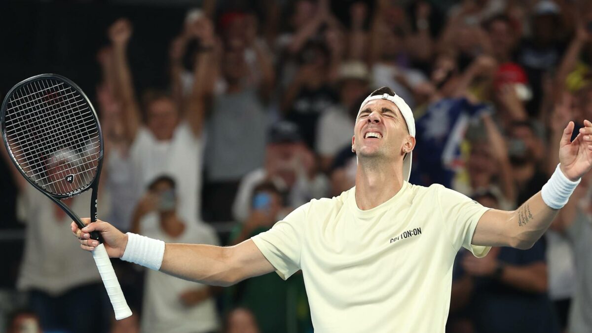 'Spartan' Kokkinakis triumphs through pain, Djokovic survives early scare as Swiatek powers through