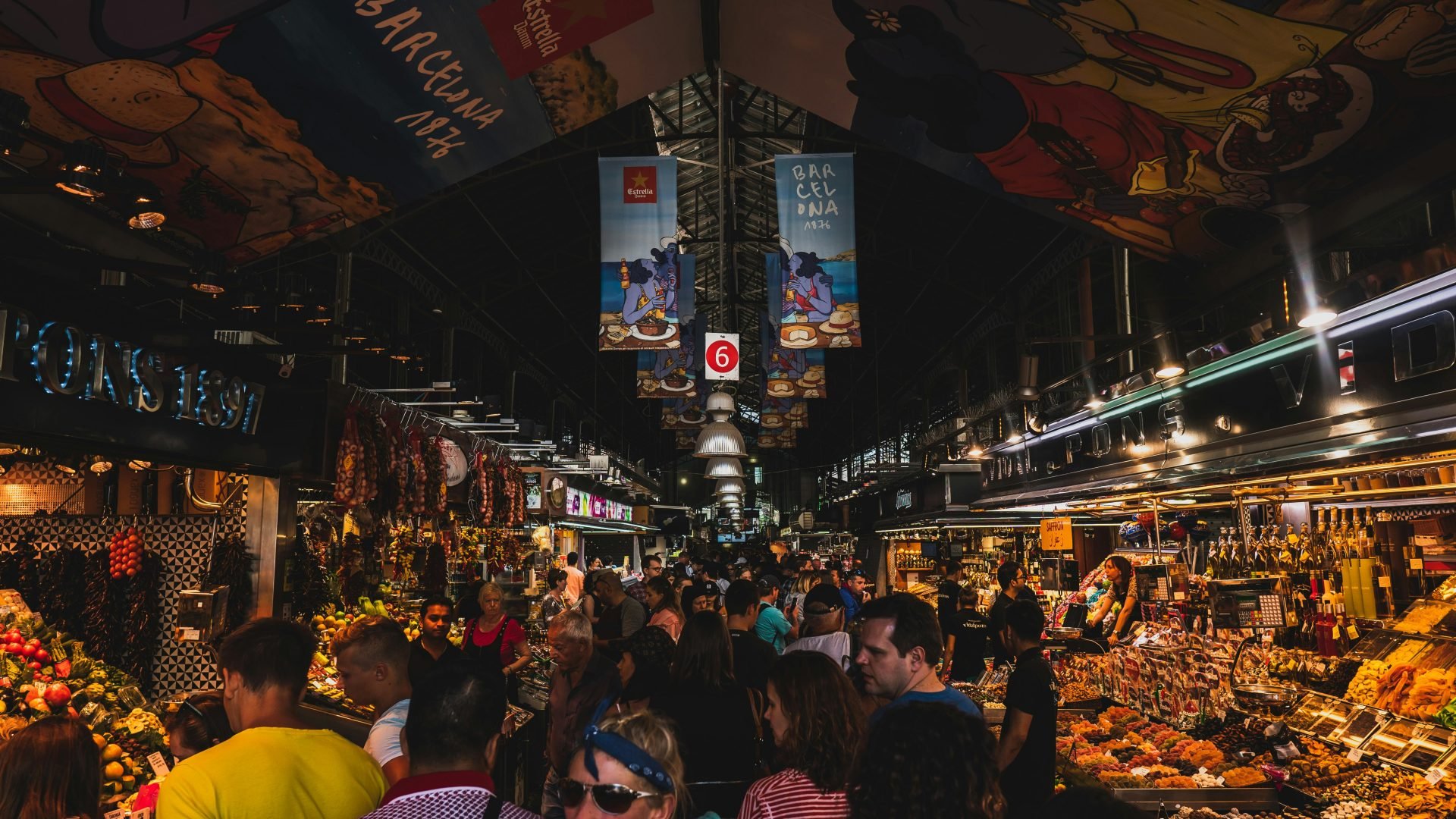 Top Street Food Markets in Barcelona for Affordable and Tasty Bites - Travel Dudes