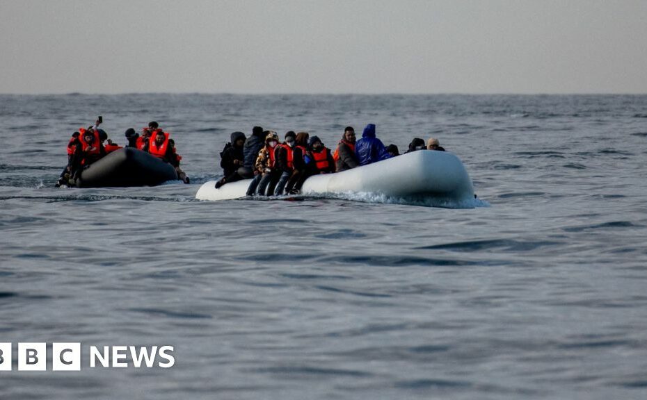 Borders bill: Smuggling gangs 'taken hold', says Yvette Cooper