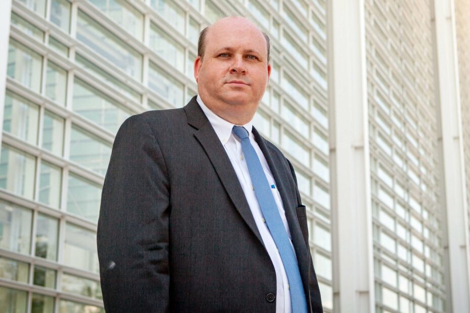 Democrats’ Superlawyer Elias Leads Litigation Fighting Trump’s Buyout of Feds