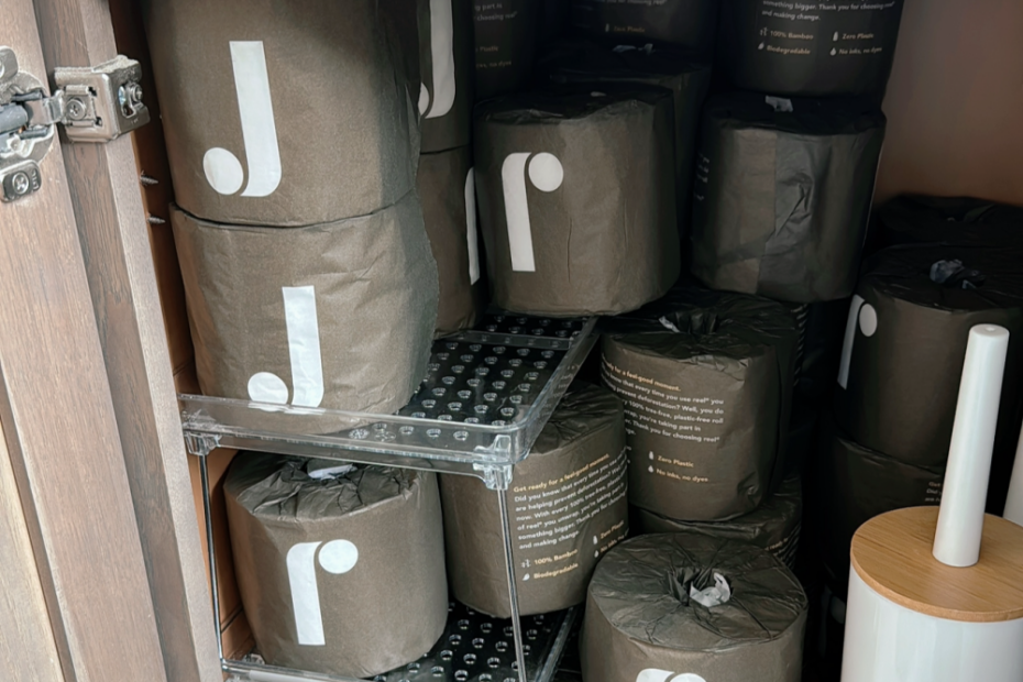 Is Toilet Paper Toxic? Here's What You Need To Know | The Skinny Confidential