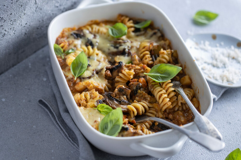 Oven Baked Cheesy Veggie Pasta | Slimming World Friendly Recipe - Fatgirlskinny.net | Slimming Recipes, Healthy Eating & Weight Loss