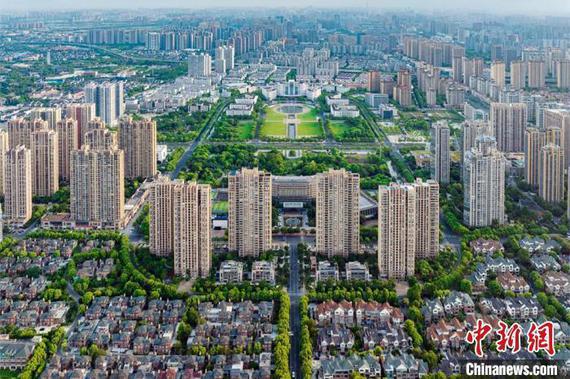 Strengthening development advantages in the 'capital of new energy'