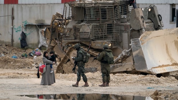Tens of thousands of Palestinians forced to flee West Bank as Israeli military operation deepens | CBC News