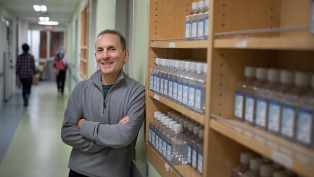 Canadian scientist wins Breakthrough Prize for discovery of hormone used in weight loss drugs | CBC News