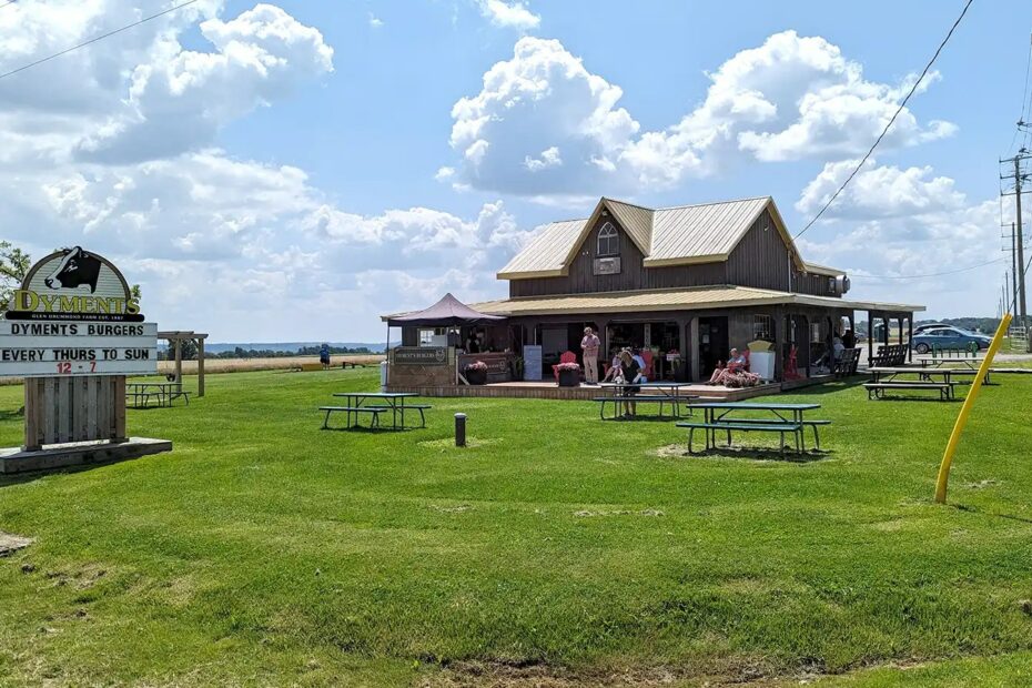 Dyment's Market and Bakery Hamilton Ontario - Roguetrippers