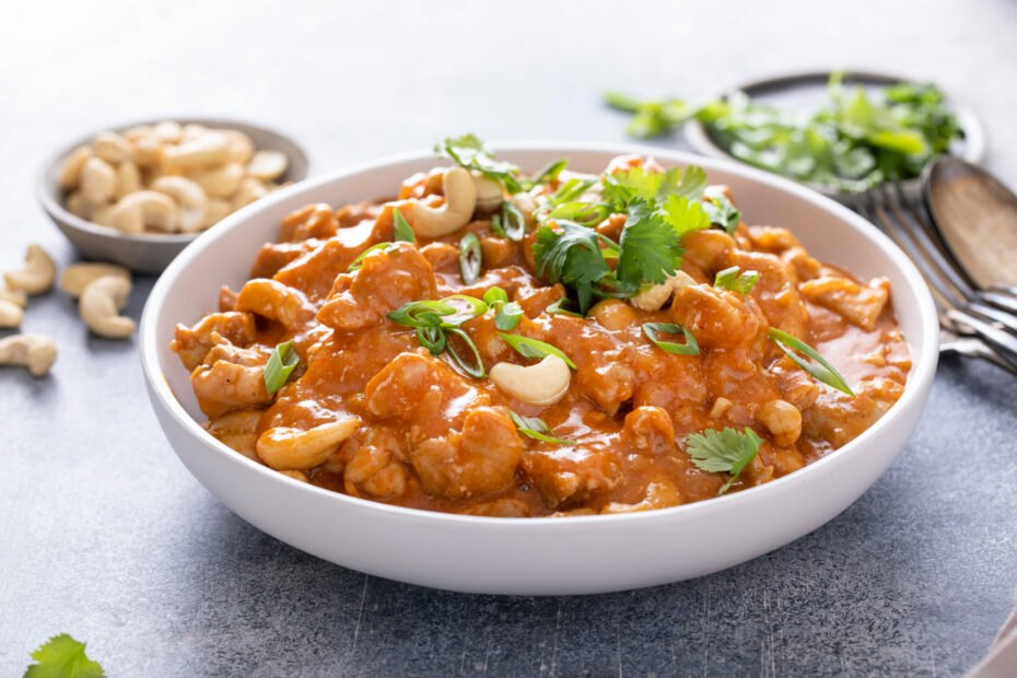 Thai Chicken Curry with Cashews | Slimming World Friendly Recipe - Fatgirlskinny.net | Slimming Recipes, Healthy Eating & Weight Loss