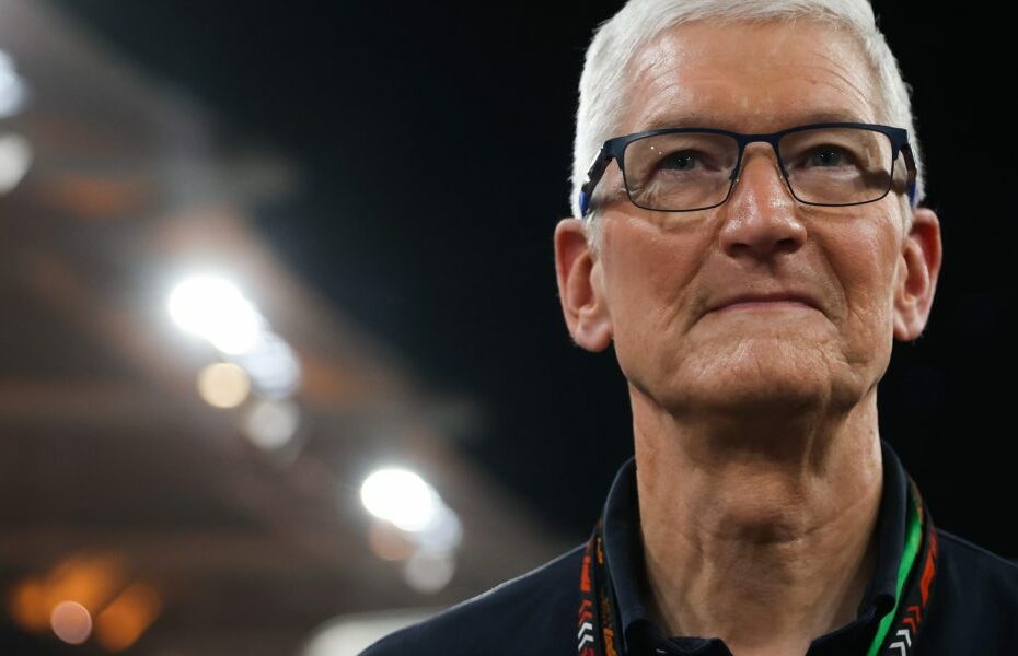 Tim Cook 'cares about nothing else' than beating Mark Zuckerberg to a pair of truly smart glasses: 'It’s the only thing he's really spending his time on from a product development standpoint'