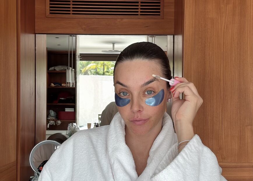 7 Benefits of Peptides in Skincare For Strong, Healthy Skin | The Skinny Confidential