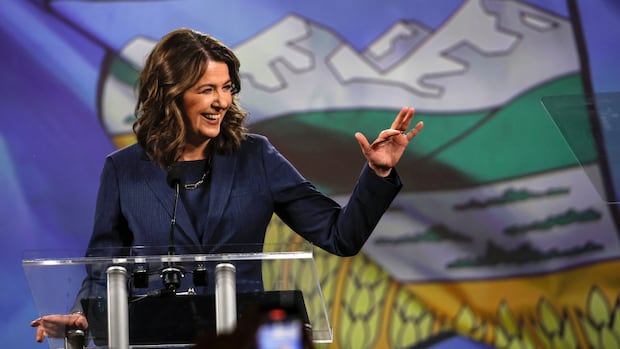 ANALYSIS | Poll suggests Alberta voters' honeymoon with Danielle Smith and UCP endures | CBC News