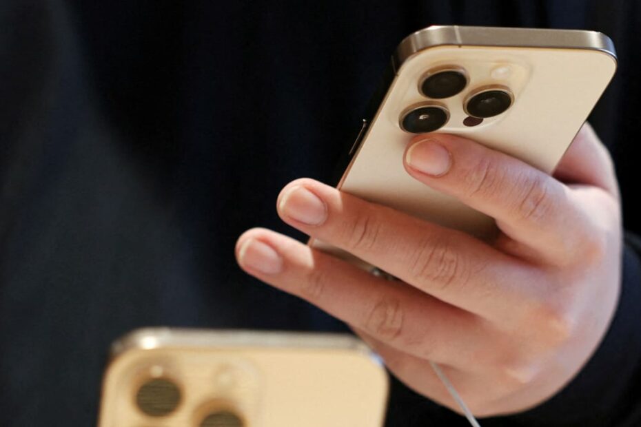 Apple Renews Fears About Tariffs, China With Wobbly Report
