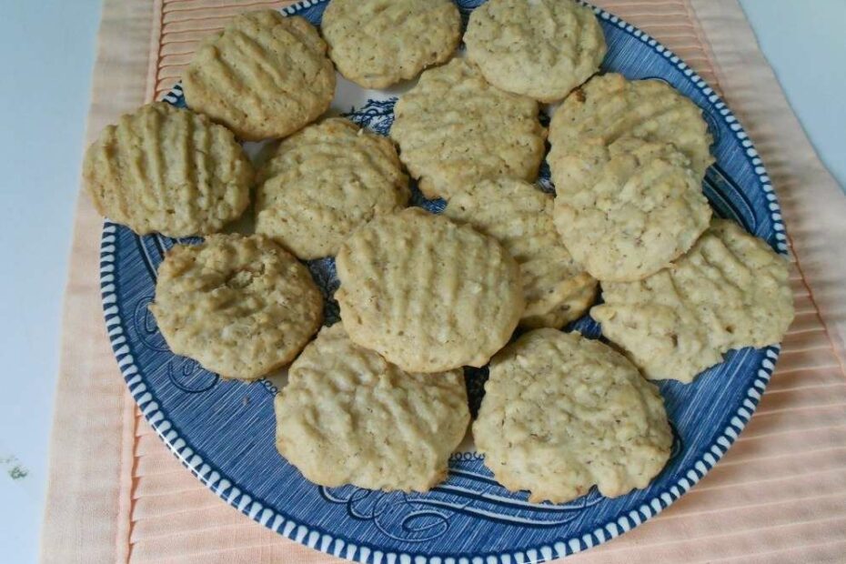 A plate of germantown cookies