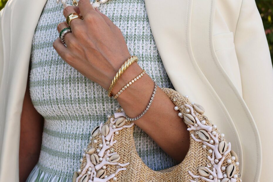 lalingi bag, resort style, dorsey bracelet, pearl necklace, necklace layering, roxanne assoulin puffy heart, acler blazer