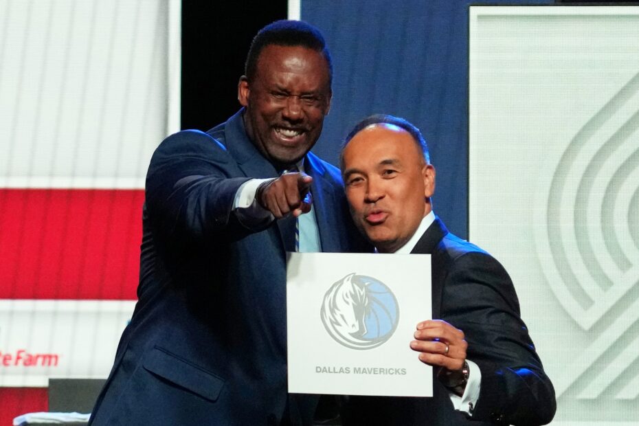 Dallas Mavericks win NBA draft lottery