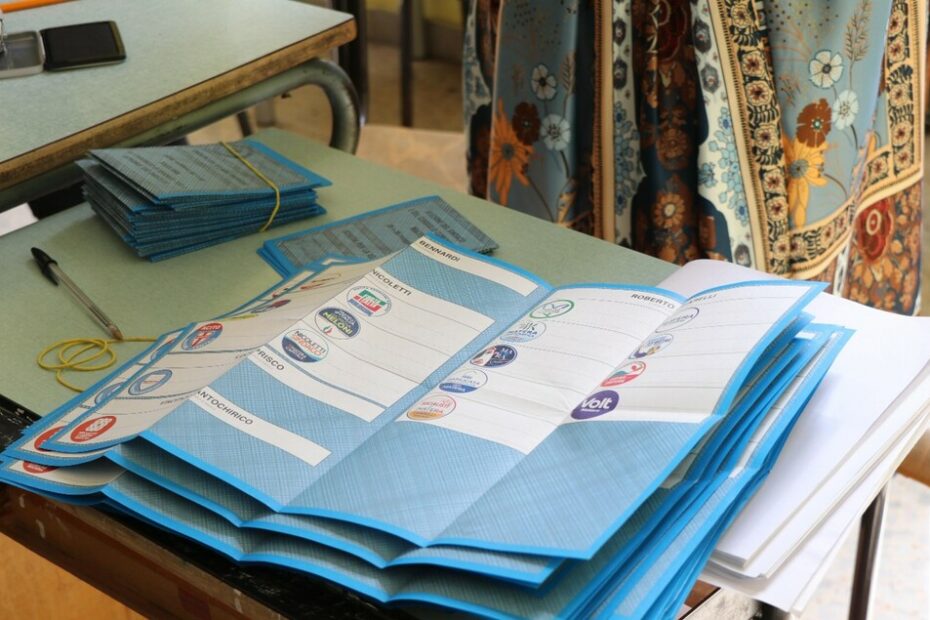 Elezioni amministrative, affluenza in calo alle 12, è al 13,55%. Al voto 117 comuni, anche Genova, Taranto, Matera e Ravenna - Notizie - Ansa.it