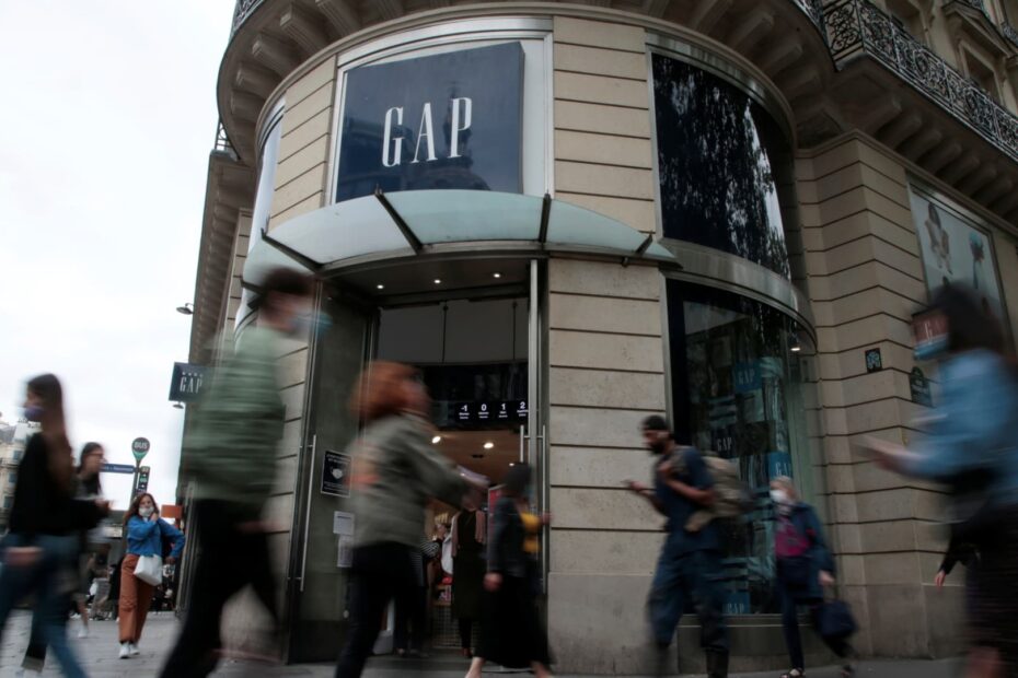 Gap shares plummet as retailer says tariffs could cost between $100 million and $150 million