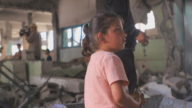 Girl survives after mother, 5 siblings killed in Israeli strike on Gaza City school shelter | CBC News
