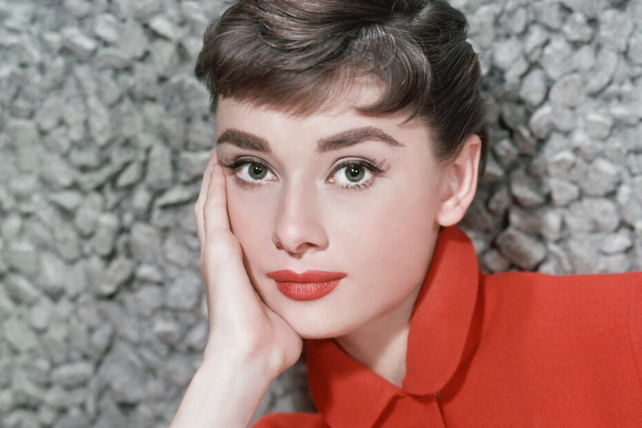 How to Look Like Audrey Hepburn with Makeup and Style