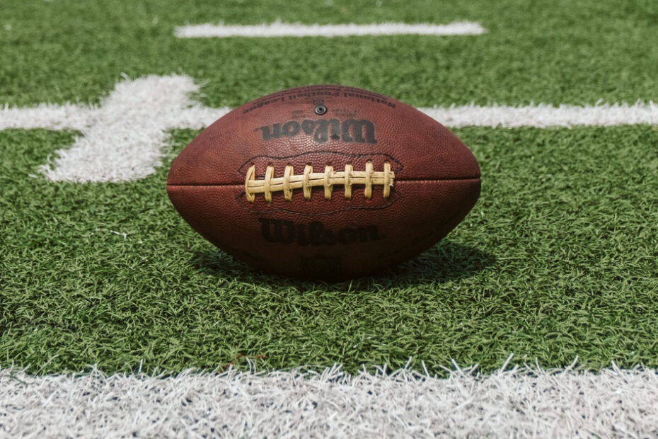 How to Talk About Sports at Work ... When You're Not a Sports Fan - Corporette.com