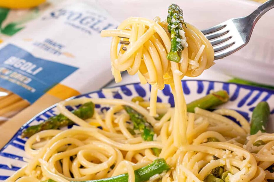 Lemon asparagus pasta