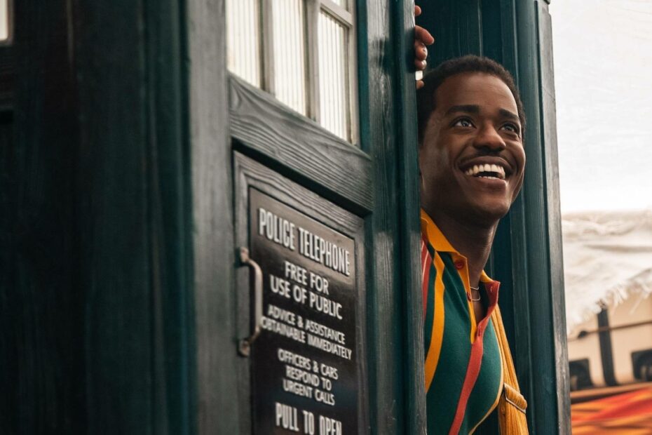 Screenshot from Doctor Who S2 episode "The Story & the Engine"