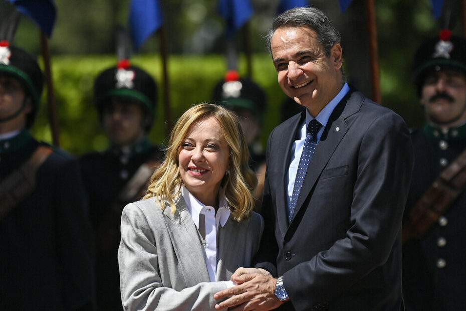 Vertice Italia-Grecia, Meloni: 'Aspettiamo una risposta russa sul cessate il fuoco, Roma e Atene vicine a Kiev fino alla fine' - Notizie - Ansa.it