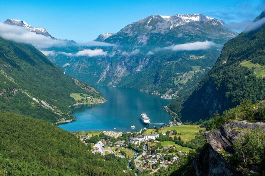 Why a Cruise is the Best Way to See the Norwegian Fjords