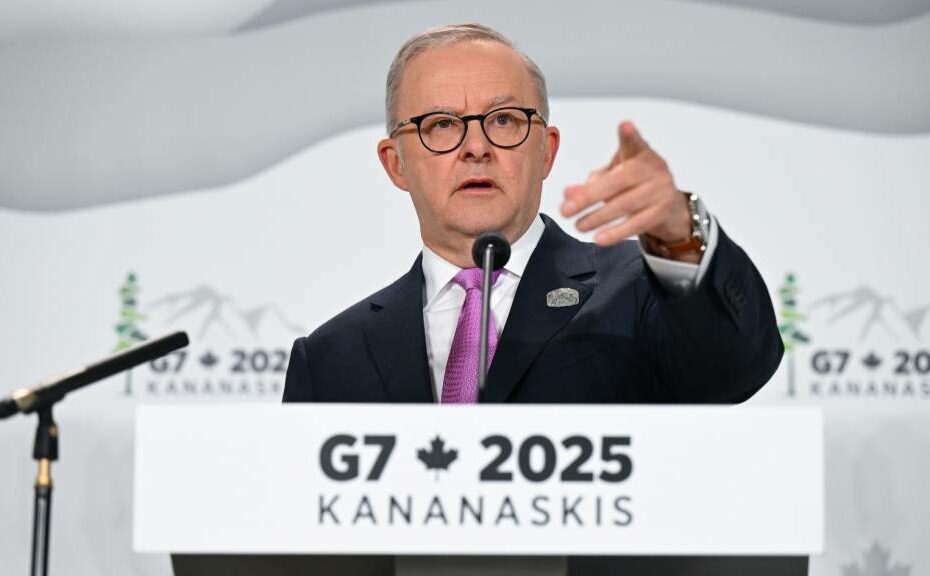 Albanese should be avoiding Trump like the plague. Why is he (and Australia's toytown media) chasing him?