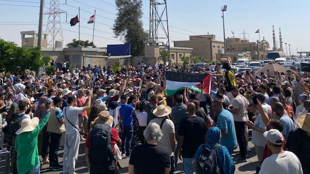 Canadian demonstrators held ahead of planned global march to Egypt-Gaza border | CBC News