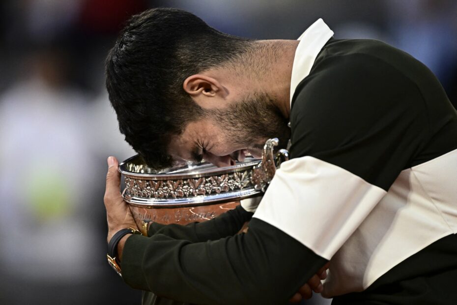 Carlos Alcaraz beats Jannik Sinner in French Open final