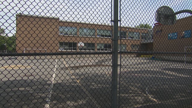 Extreme heat has schools in Ontario, Quebec straining to keep kids cool as year winds down | CBC News