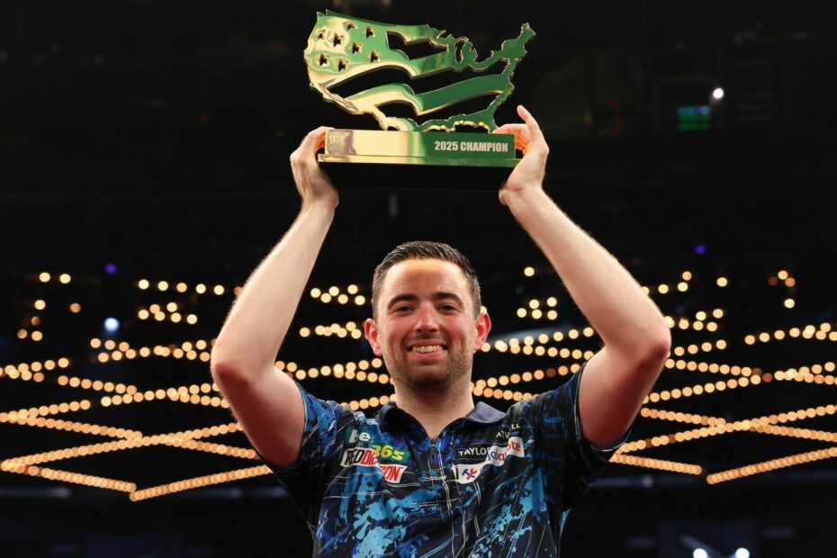 June 28, 2025; New York, NY; Nathan Aspinall v Luke Humphries during the Finals of the US Darts Masters of the 2025 bet365 US Darts Masters at the Theater at Madison Square Garden in New York, NY. Mandatory Credit: Matt Heasley/PDC