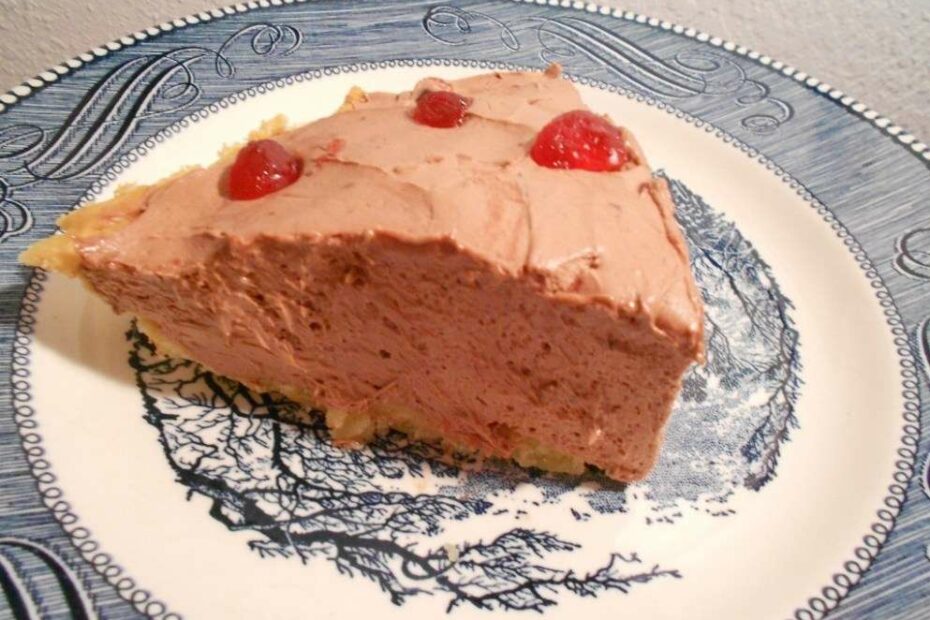 Chocolate cheesecake pie, piece up close