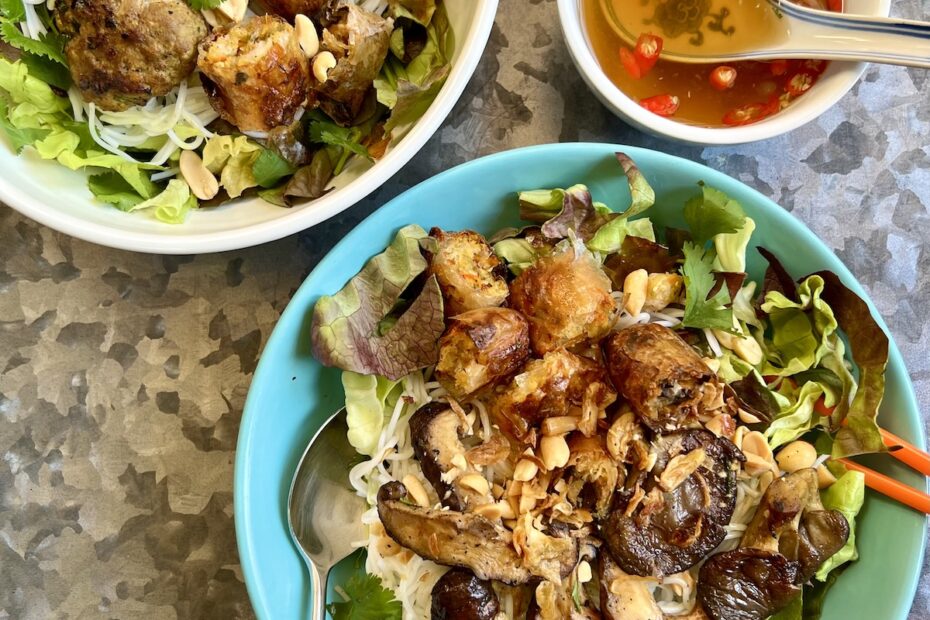 bun salad bowl with imperial rolls, mushroom and la lot