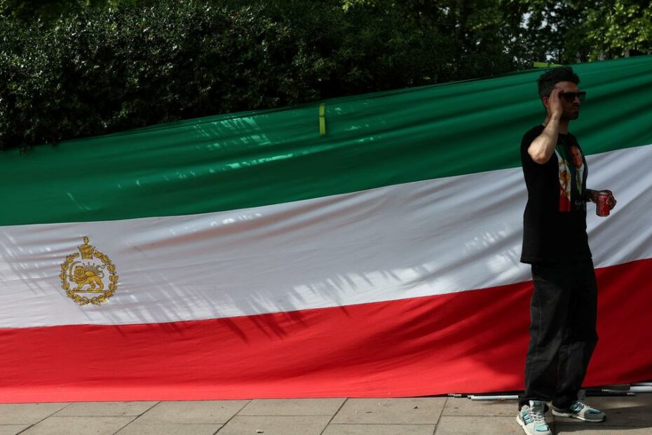 Woman tried to call her mom in Iran; robotic voice answered phone