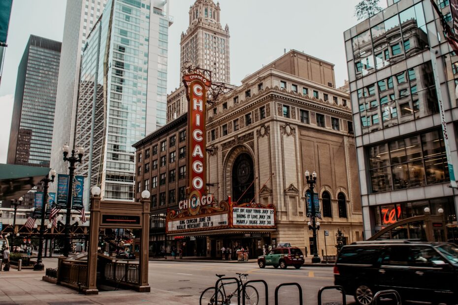 Chicago Unpacked: Iconic Spots & Local Secrets You Can’t Miss - Earth's Attractions - travel guides by locals, travel itineraries, travel tips, and more
