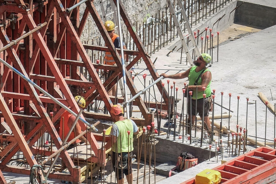 Cig, abiti, orari: un protocollo del lavoro sul caldo - Notizie - Ansa.it