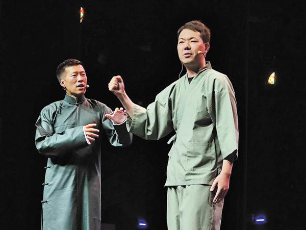 Satoshi Nishida (right) performs xiangshengduring the International Humor Art Festival in Zhangjiagang, Jiangsu province, in September 2024. PROVIDED TO CHINA DAILY